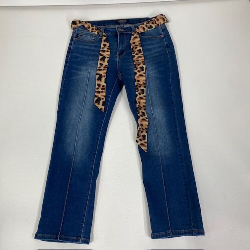 Judy Blue Straight Fit Jeans Leopard Print Belt Medium Wash Denim Size 11/30‎